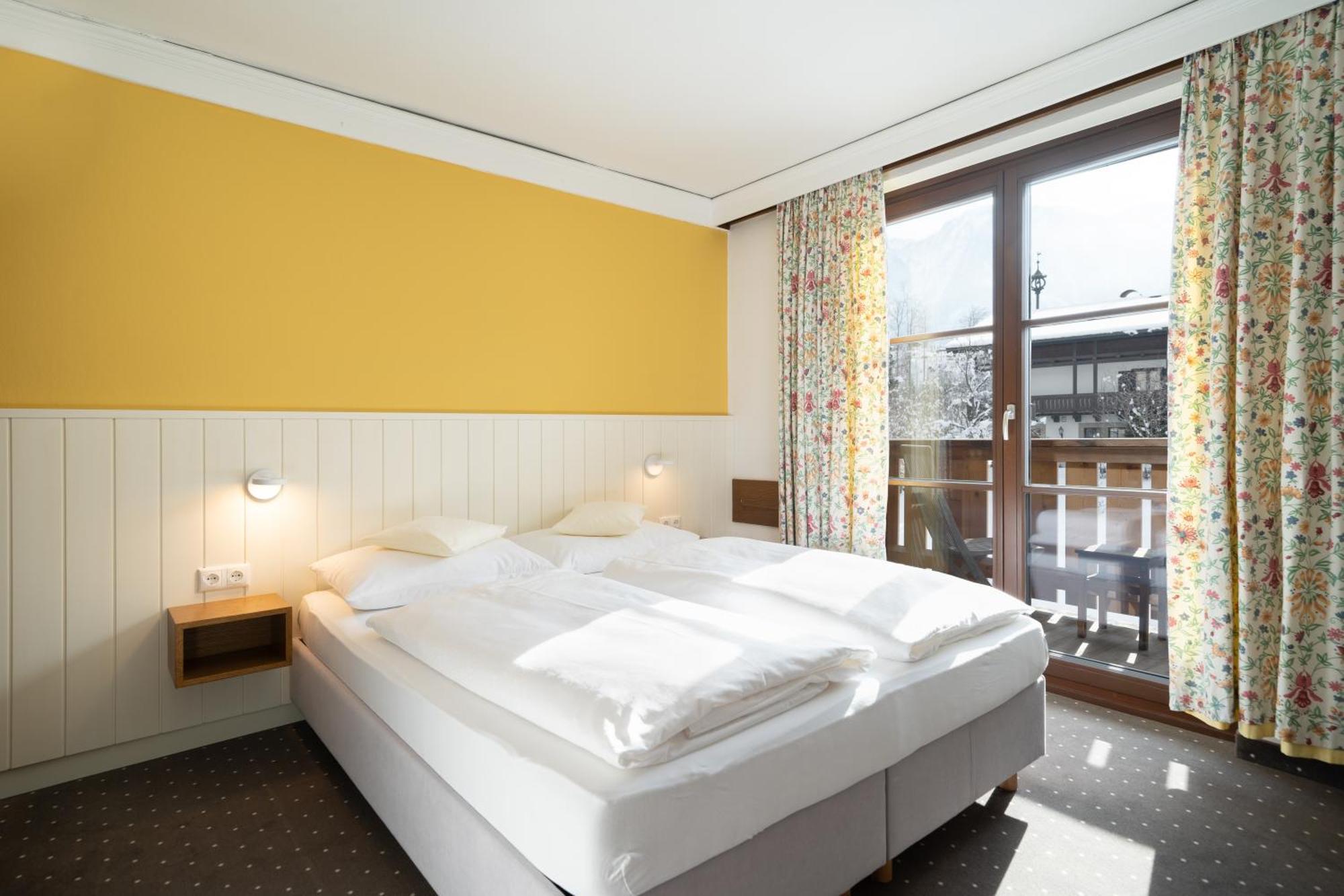 Hotel Zur Post Goldegg Exterior photo