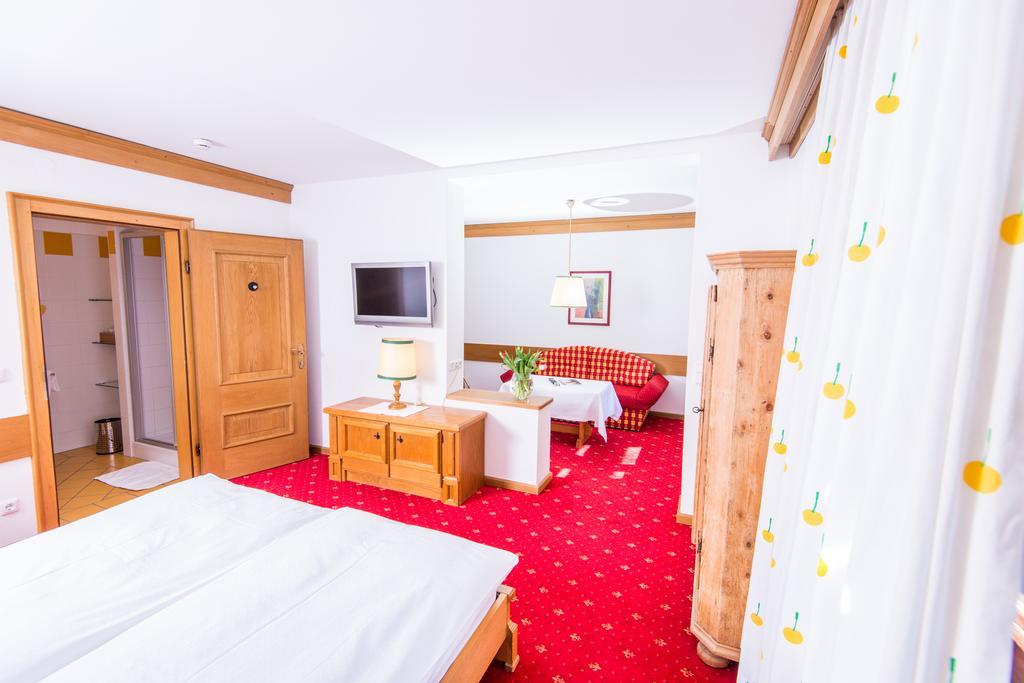 Hotel Zur Post Goldegg Exterior photo